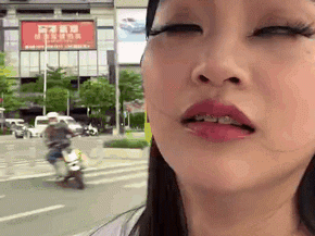 贴假睫毛就不要坐摩托车了哈哈