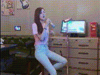 带相亲的妹子来唱歌，我是真的被吸引住了